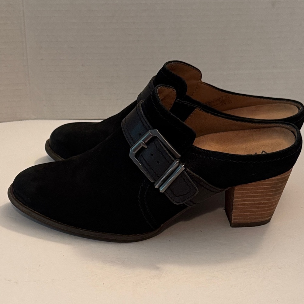 Vionic Black Mules with Buckle Sz 7 - Picture 4 of 9